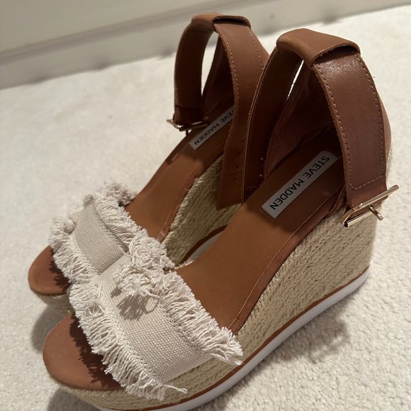 Steve Madden - In The Valley Fringe Wedges - Picture 2 of 2